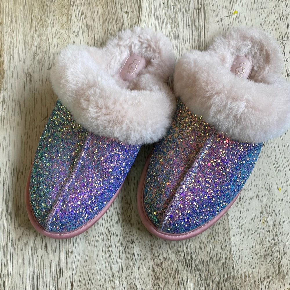 Ugg Scuffette SLIPPERS IN COSMOS SIZE 7, never worn, look amazing! smoke free.